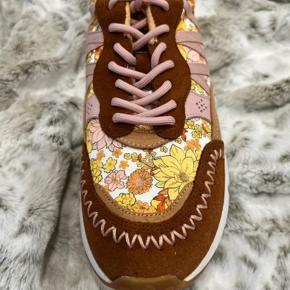 NWT Chelsea and Violet Lola Sneakers (Yellow Muliticolored) - Picture 6 of 7